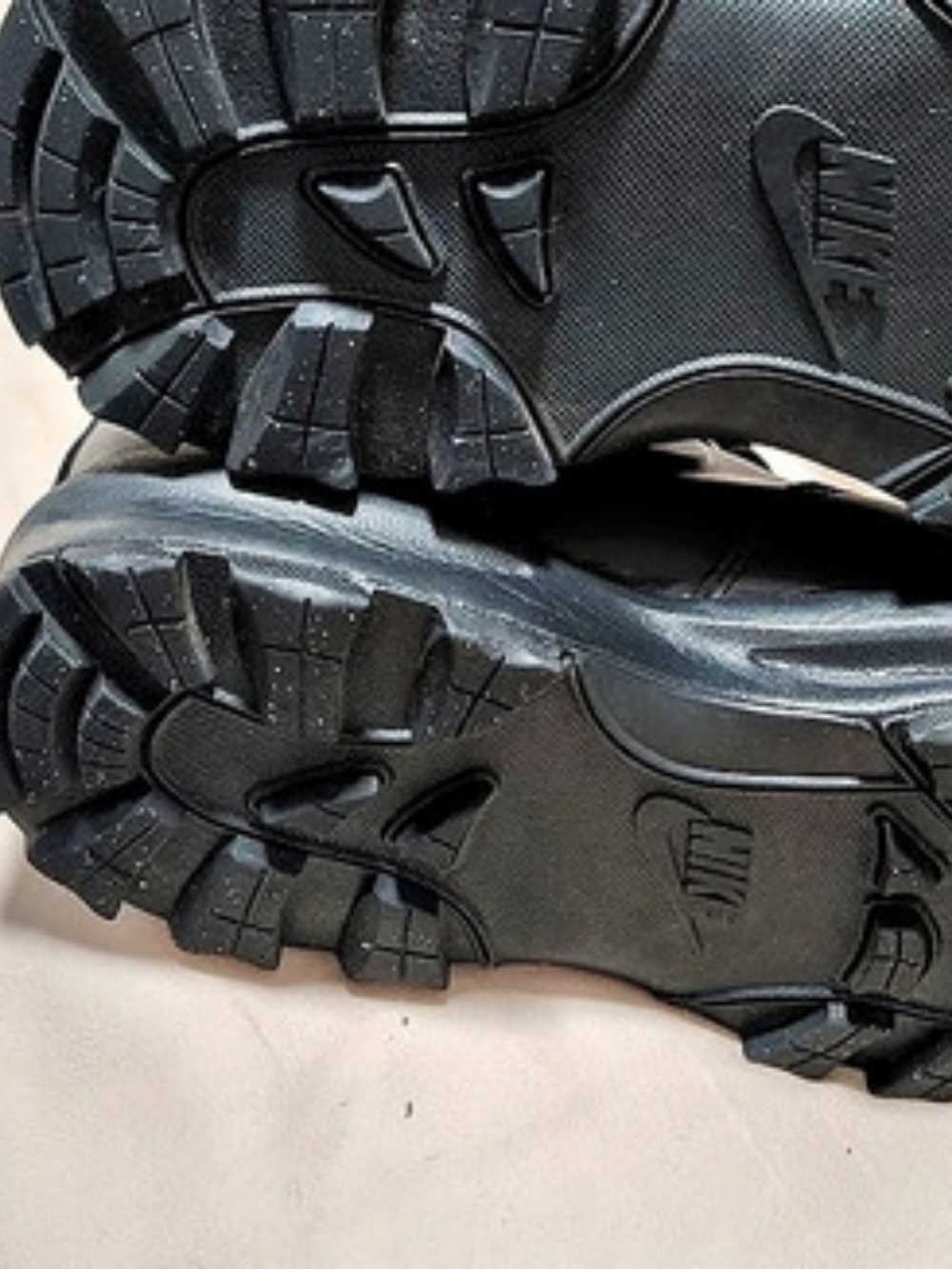 Nike Manoa Leather 'Black' Boots - Picture 4 of 4
